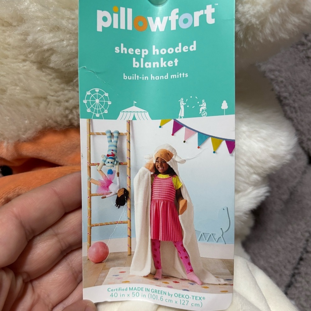Pillowfort White Plush Pajama Robe
